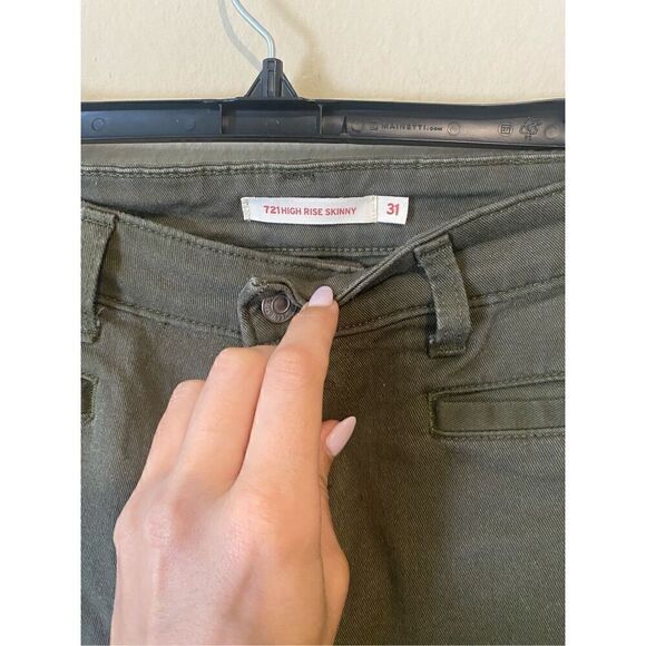 Levi’s button closure pants - Picture 3 of 6
